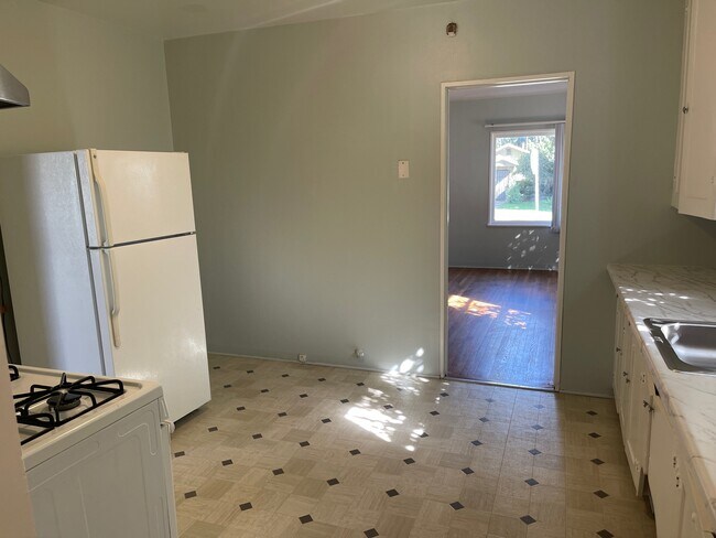 Building Photo - 267 Olive St