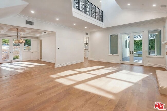 Building Photo - 363 S Saltair Ave