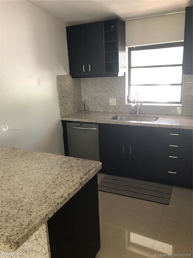 Building Photo - 2 br, 1 bath Apartment - 313 Hendricks Isle