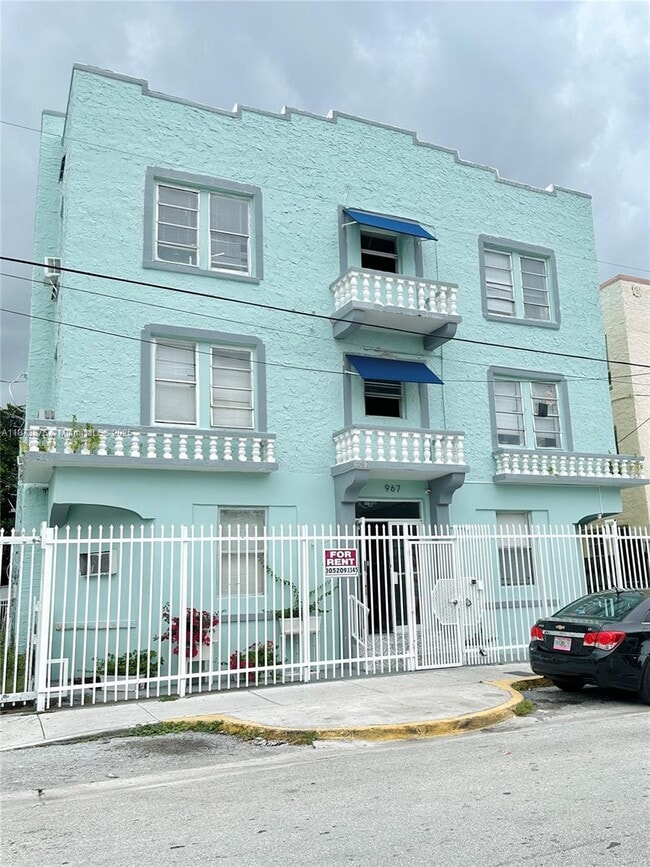 Building Photo - 967 SW 5th St