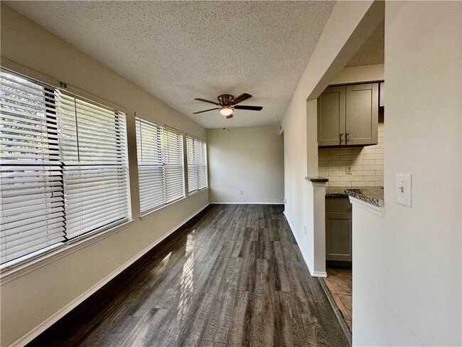 Building Photo - 2301 Huntingdon Chase