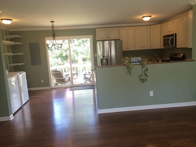 Building Photo - 4400 Pebblebrook Dr