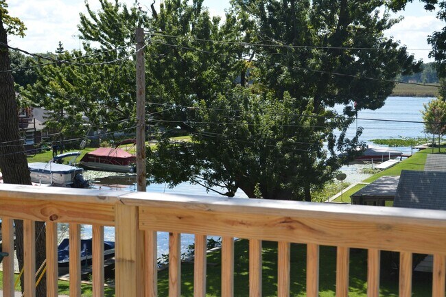 Foto del edificio - Lake Wawasee Winter Rental! Off Season Rates! 5 BR 2 Bath