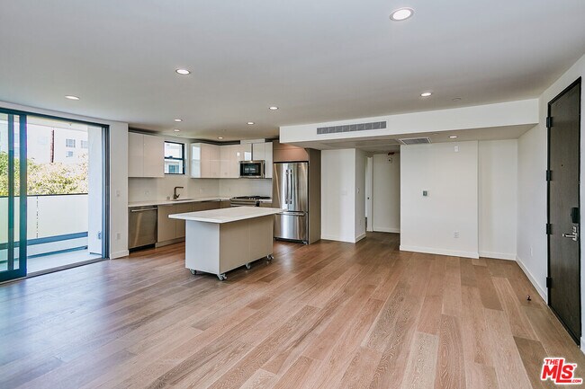 Foto del edificio - 328 N Maple Dr