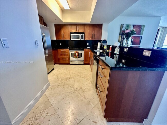 Foto del edificio - 16699 Collins Ave