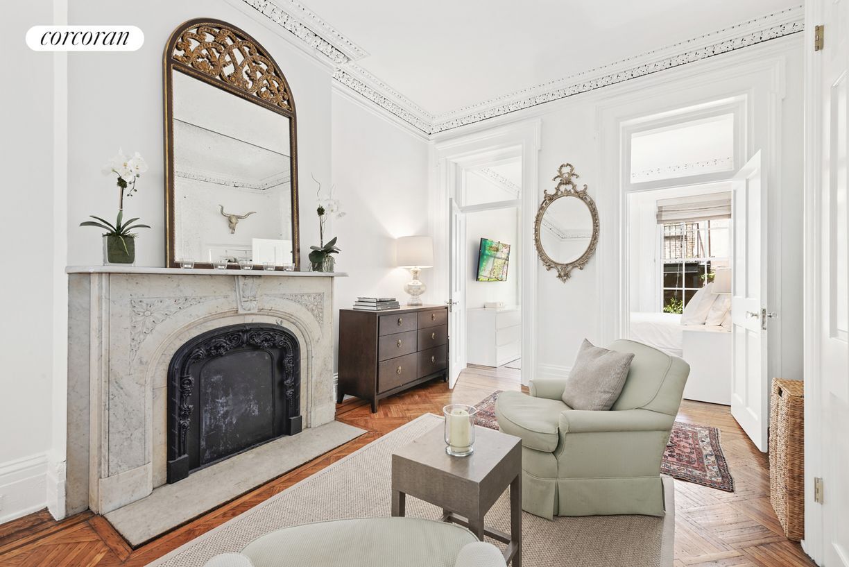 19 Perry St, New York, NY 10014 Room for Rent in New York, NY