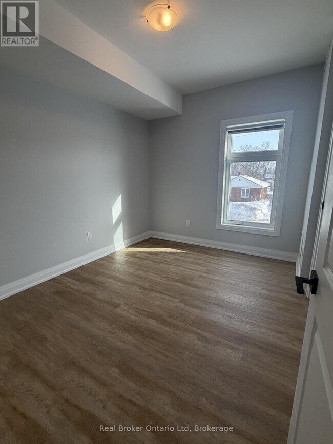 Building Photo - 60 Donald St