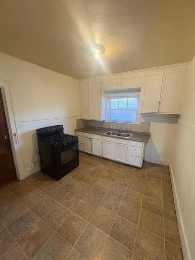 Foto del edificio - 1208 NE Jefferson Ave