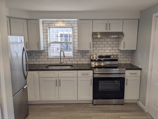 Building Photo - 376 Halladay St