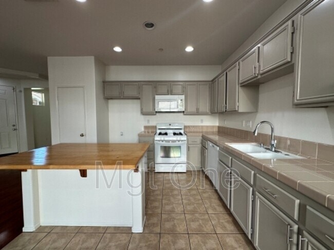 Building Photo - 4485 Spring Knolls Ct