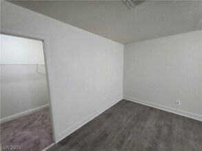 Building Photo - 3412 Townhouse Dr
