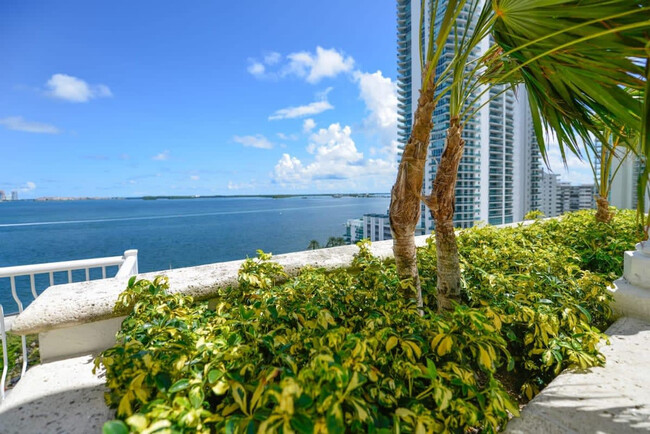 Foto del edificio - 1200 Brickell Bay Dr