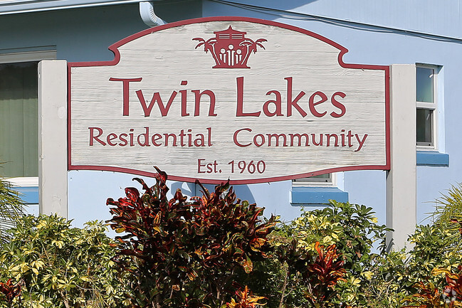 Foto del edificio - Twin Lakes