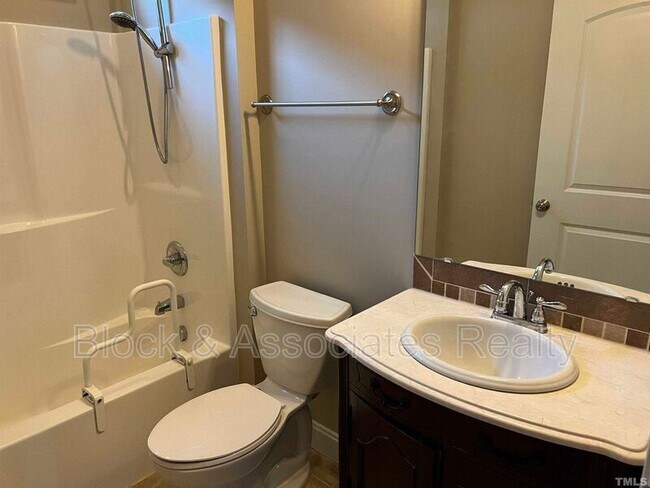 Building Photo - 101 Pinewinds Ct