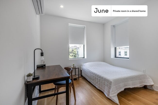 Building Photo - Cozy Private ROOM in Crown Heights