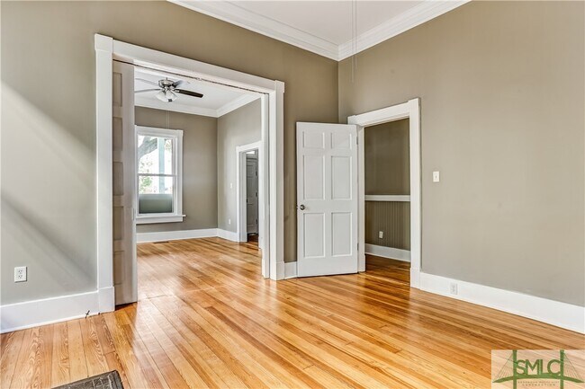 Building Photo - 411 E Waldburg St