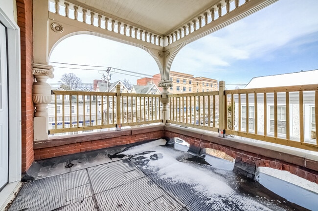 Patio - 495 Orange St