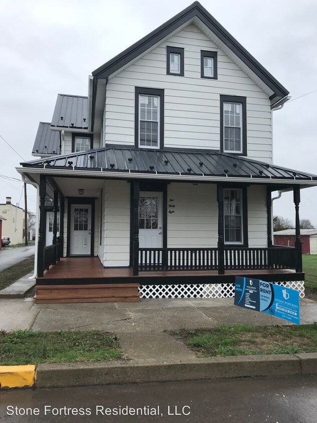 Primary Photo - 138 Main St