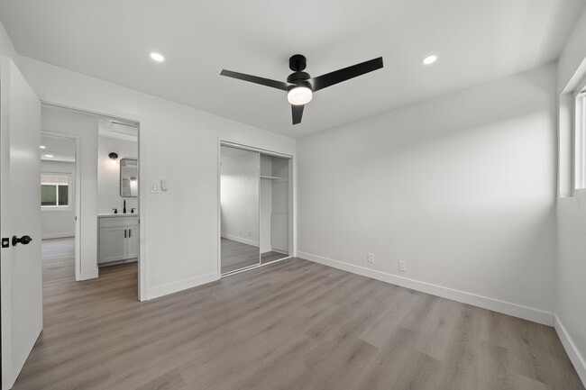 Building Photo - 3444 E Wilton St