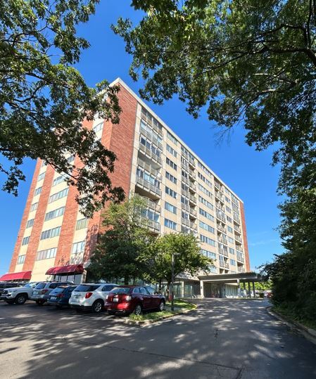 Building Photo - 2121 Nicholasville Rd