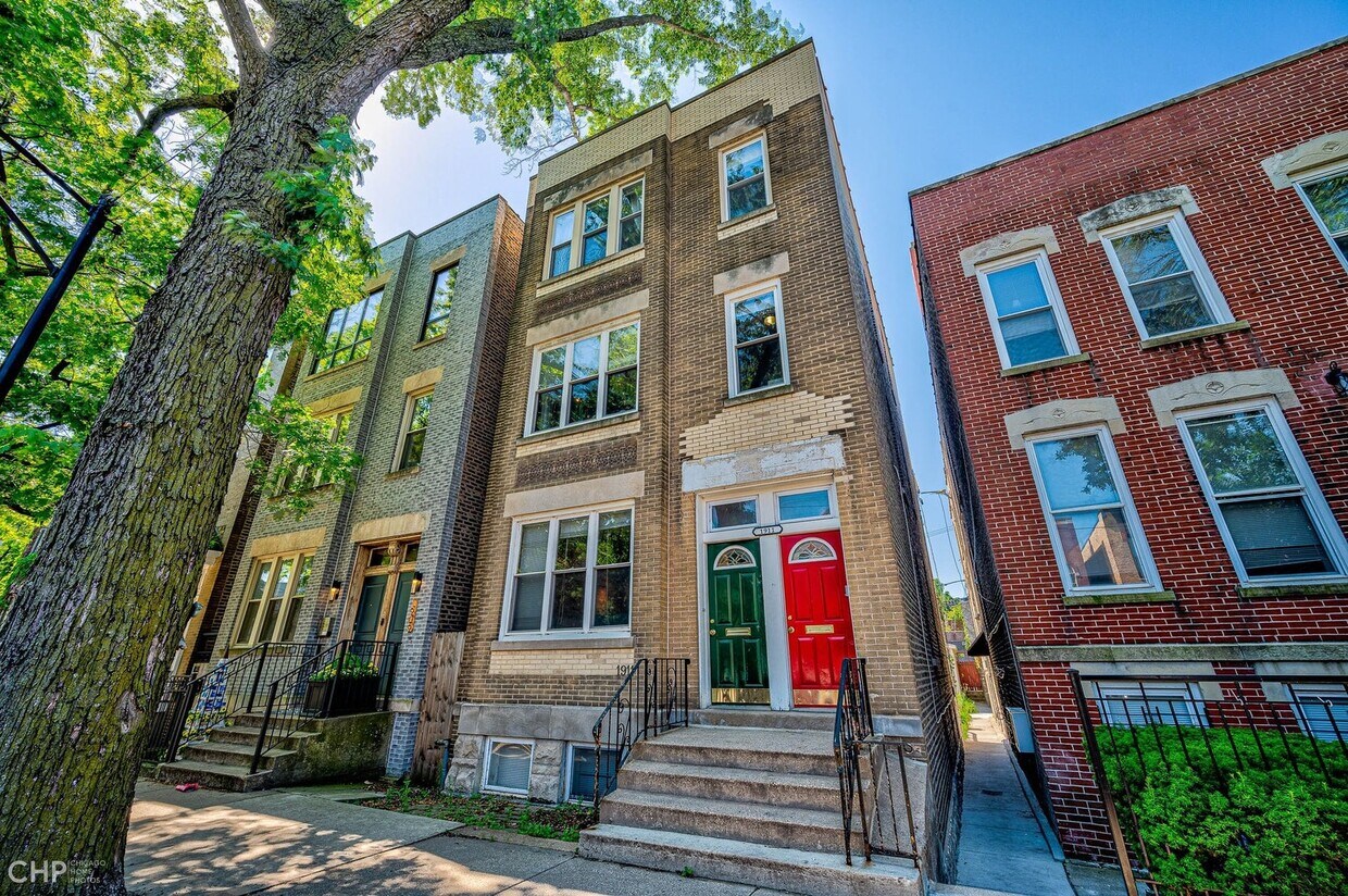 Primary Photo - 1911 W Cortland St
