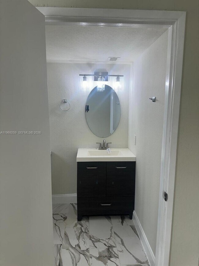 Foto del edificio - 1463 Lake Crystal Dr