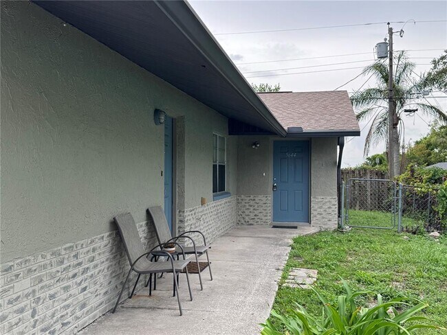 Foto del edificio - 5644 Silver Spur Dr