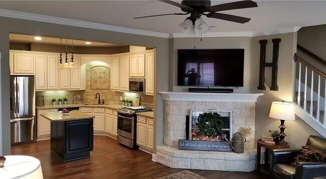 Foto del edificio - 1722 Creekside Cir