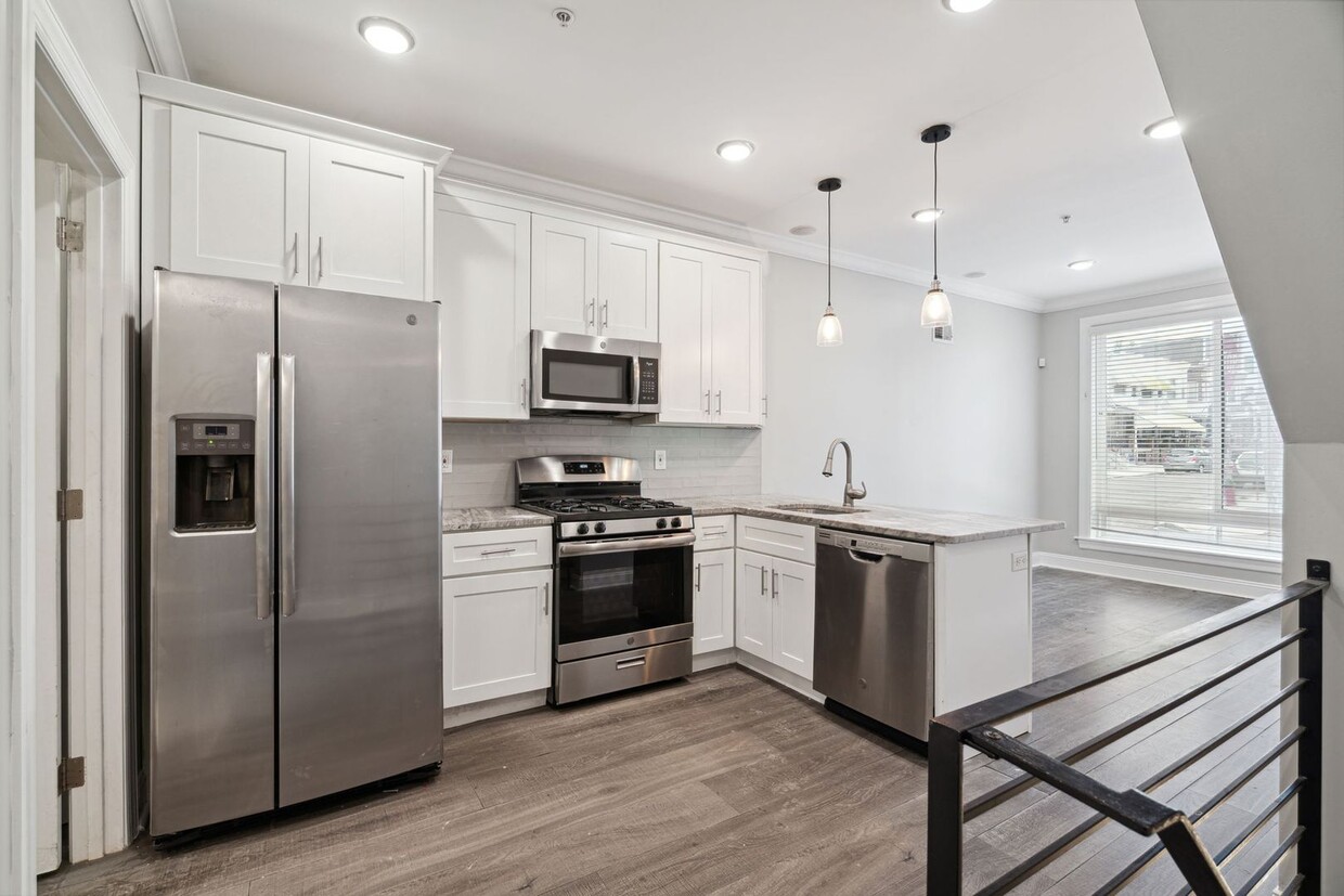 Primary Photo - Newer Construction | 3 bed/ 2 bath | Brewe...