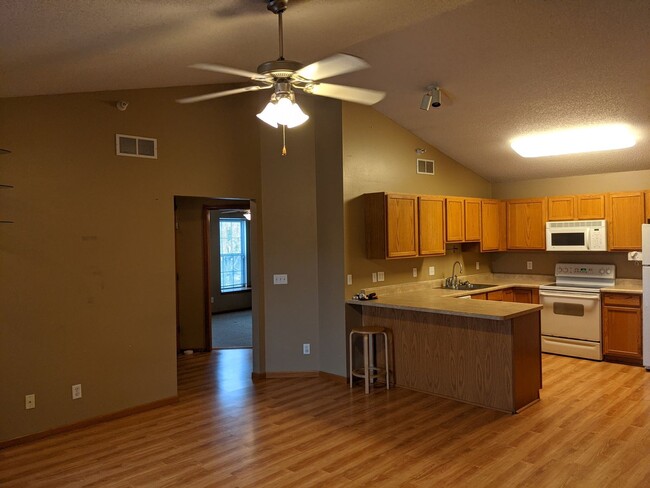 Building Photo - 2 bedroom, 2 bath condo in North Liberty