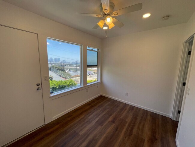 Foto del edificio - $500 OFF First Month's Rent! Remodeled 1BD...