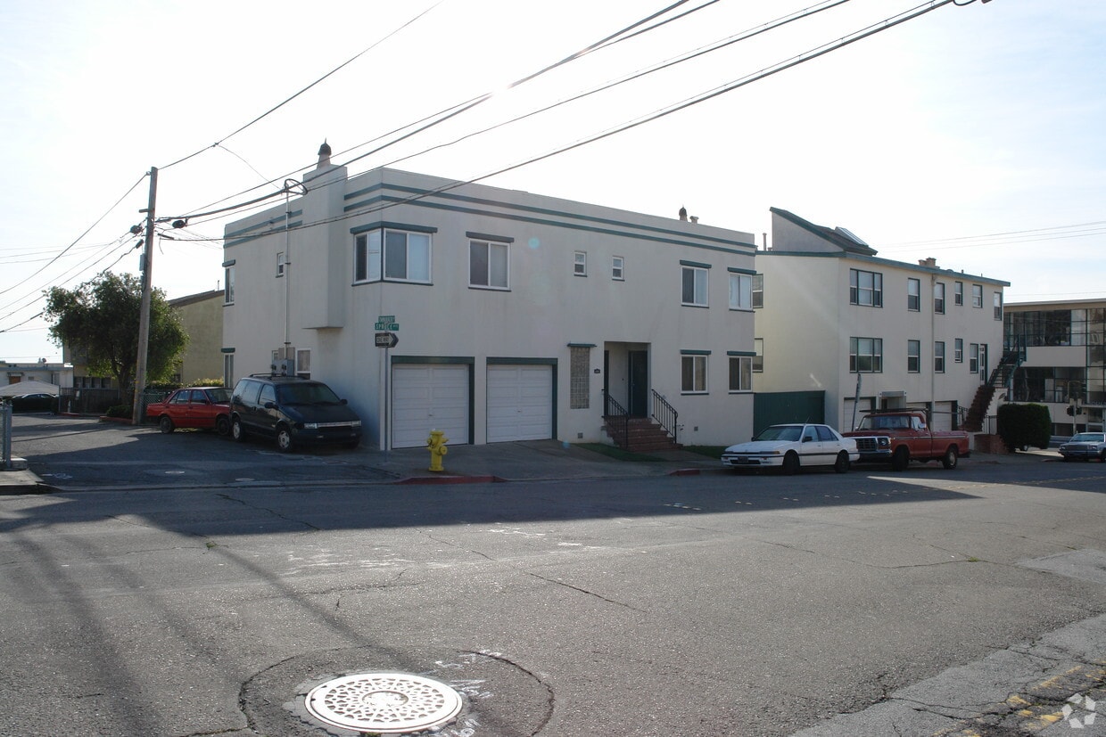 Building Photo - 410 Spruce Ave