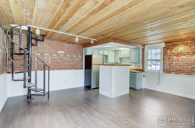 Building Photo - Charming Historic Carriage Home Steps from...