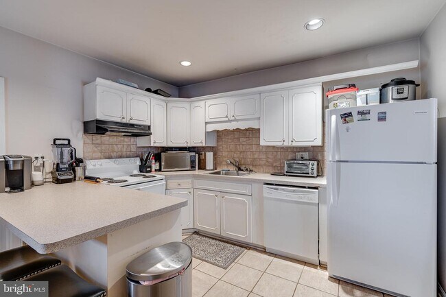 Building Photo - 4406 Baker St