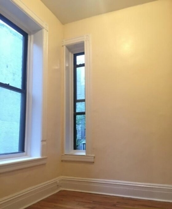 Building Photo - 233 E 77th St