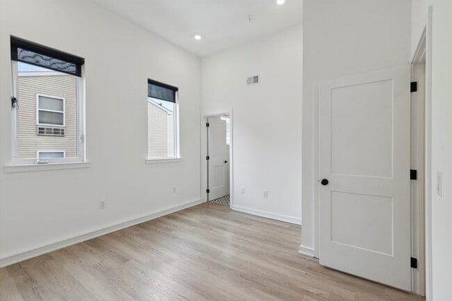 Foto del edificio - 1535 N Sydenham St