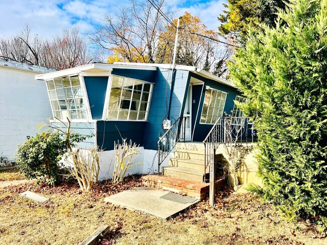 Building Photo - Renovated Two Bedroom Mobile Home