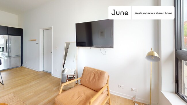 Building Photo - Private bedroom in 4 bed/3.5 bath Home