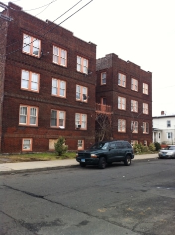 Primary Photo - 240 William St