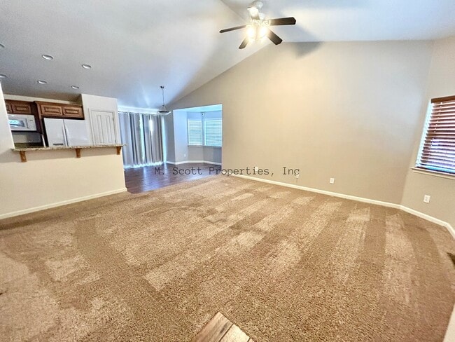 Foto del edificio - 1420 Chiltern Ct