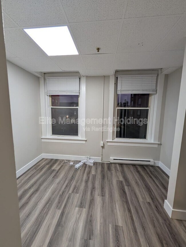 Building Photo - 1551 Bryden Rd