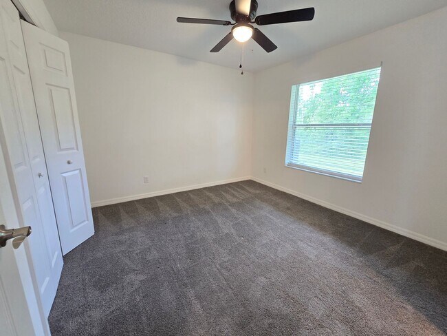 Foto del edificio - Beautiful 2 bed/ 2 bath Townhome w/ Balcony, Garage & Community Pool