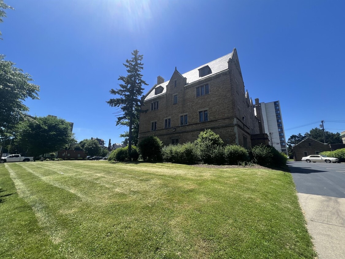 Primary Photo - 330 Linwood Ave