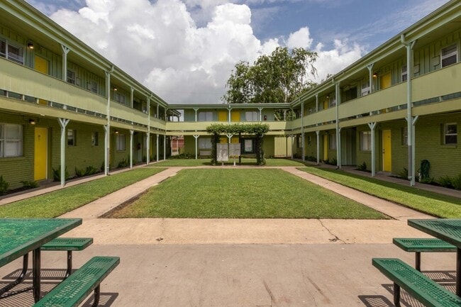 Building Photo - Casa Del Sol Apartments