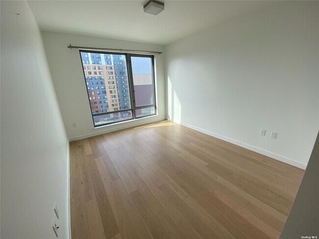 Foto del edificio - 13835-138-39 39th Ave