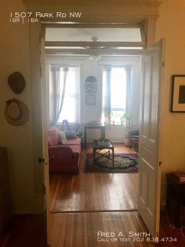 Building Photo - Bright, Warm and Cozy