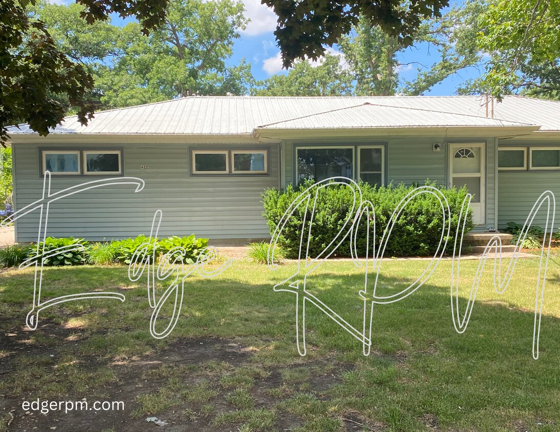 Primary Photo - 3 bedroom 1 bath DUPLEX
