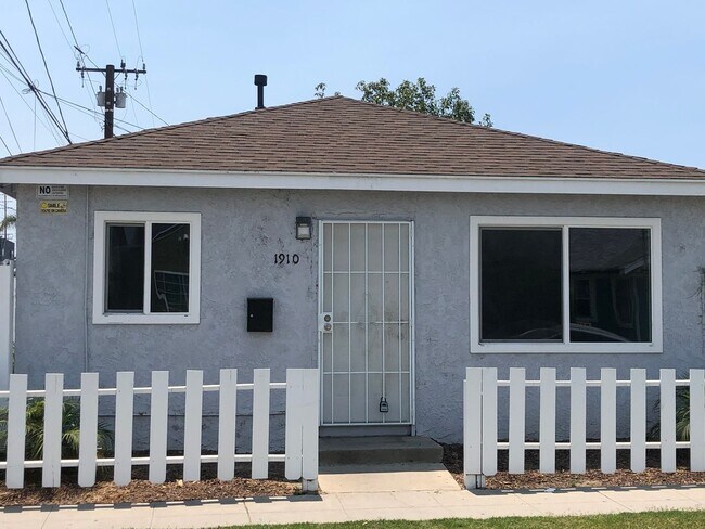 Foto del edificio - 5890 Gardenia Ave