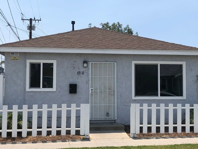 Building Photo - 5890 Gardenia Ave