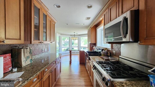 Building Photo - 2207 Fordham Dr